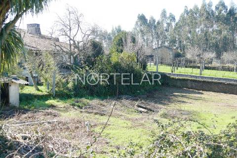 Terreno com Moradia e PIP Aprovado – Ribeirão, Famalicão