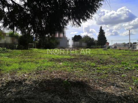Terreno urbano 861 m² murado – Fradelos, Famalicão
