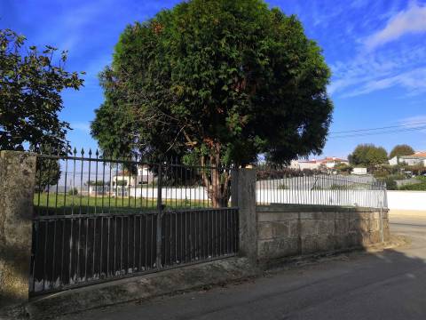 Terreno urbano 861 m² murado – Fradelos, Famalicão