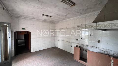 Moradia para remodelção na Trofa