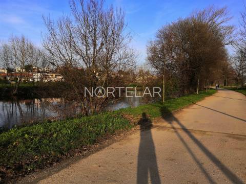 Terreno rústico com 6000m2 em Santiago de Bougado, Trofa