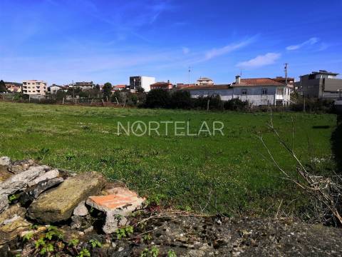 Terreno para construção de moradias centro de Ribeirão, Vila Nova de Famalicão  Lote com  PIP para c