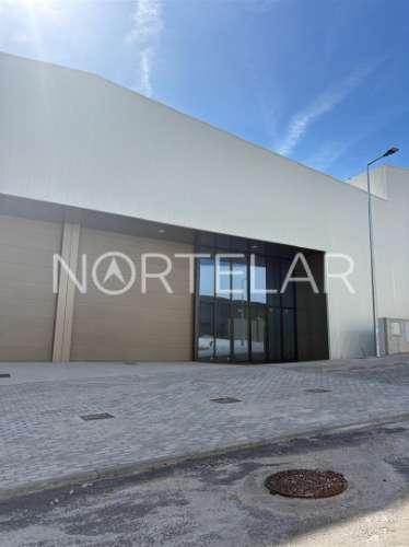 Armazém para Arrendamento na Zona Industrial de Ribeirão, Vila Nova de Famalicão
