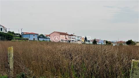 Terreno 3.280 m² com parecer para 14 moradias – Trofa
