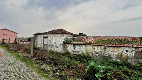 Terreno 3.280 m² com parecer para 14 moradias – Trofa