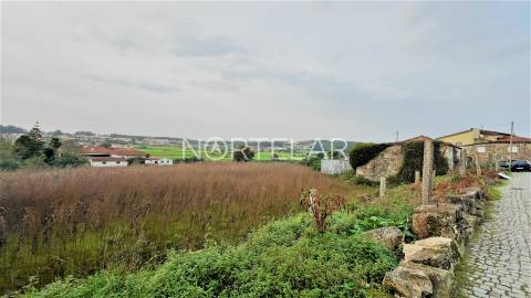 Terreno 3.280 m² com parecer para 14 moradias – Trofa