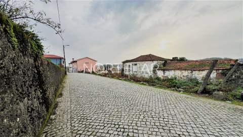 Terreno 3.280 m² com parecer para 14 moradias – Trofa