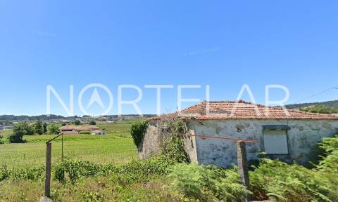 Moradia T3 para reabilitação com 3.280 m² – Coronado, Trofa