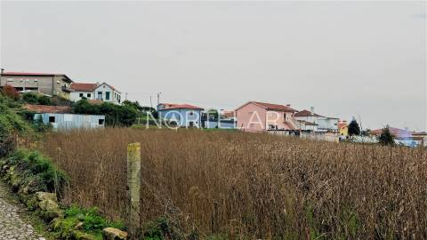 Moradia T3 para reabilitação com 3.280 m² – Coronado, Trofa