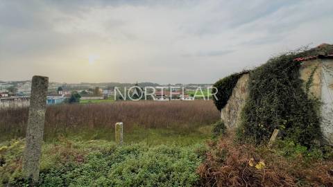 Moradia T3 para reabilitação com 3.280 m² – Coronado, Trofa