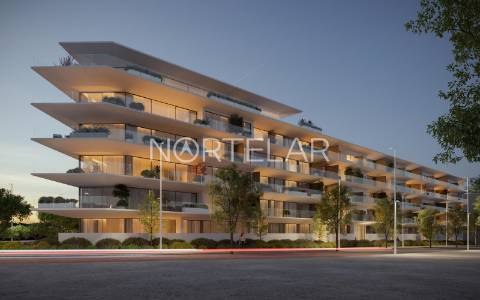 Apartamento T3 amplo com varanda e garagem no VC Forte