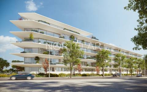 Apartamento T3 amplo com varanda e garagem no VC Forte