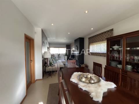 Moradia T3 com jardim e 3 frentes em Famalicão
