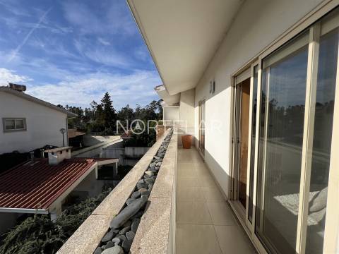 Moradia T3 com jardim e 3 frentes em Famalicão