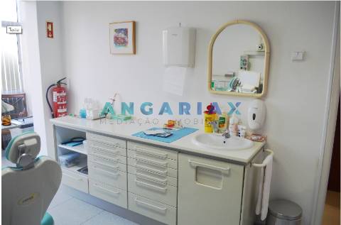 ANG151 - Clínica Medicina Dentária para Venda em Sacavém