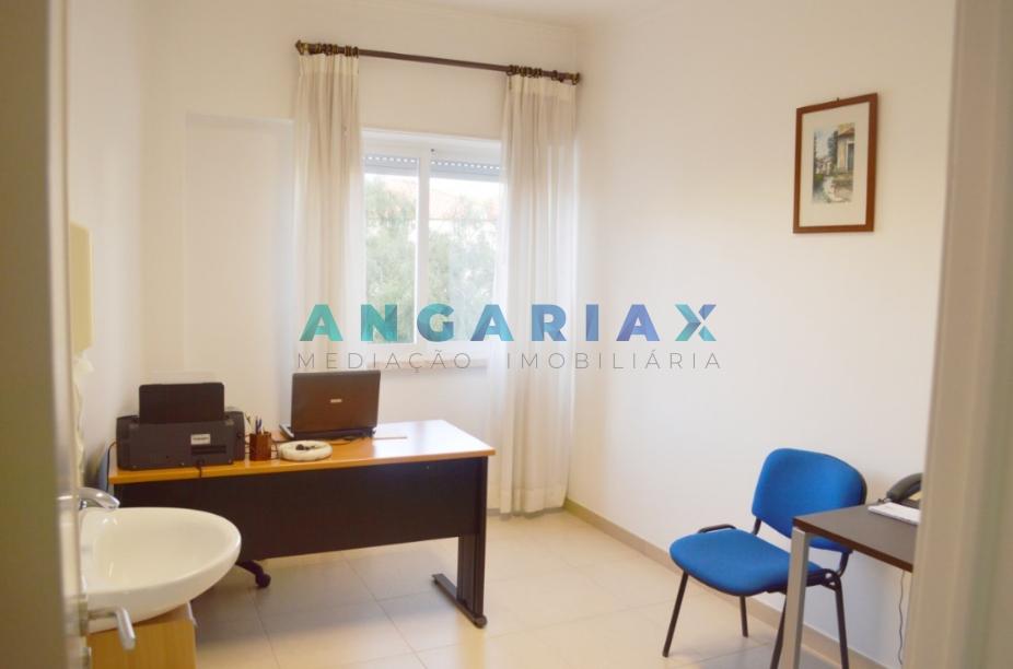 ANG151 - Clínica Medicina Dentária para Venda em Sacavém