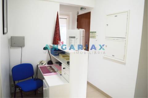 ANG151 - Clínica Medicina Dentária para Venda em Sacavém