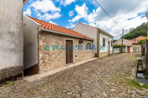 ANG264 - Moradia T5 para Venda em Castanheira de Pêra