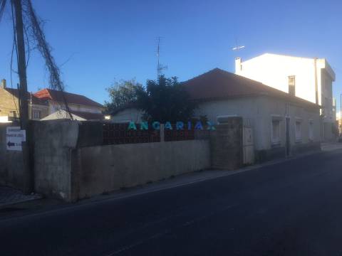 ANG354 - Terreno com projeto aprovado e Moradia T3 para Venda em Marinha Grande