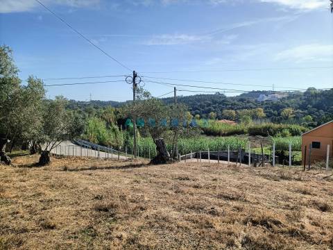ANG627 - Terreno de 539m2 para Venda em Milagres, Leiria