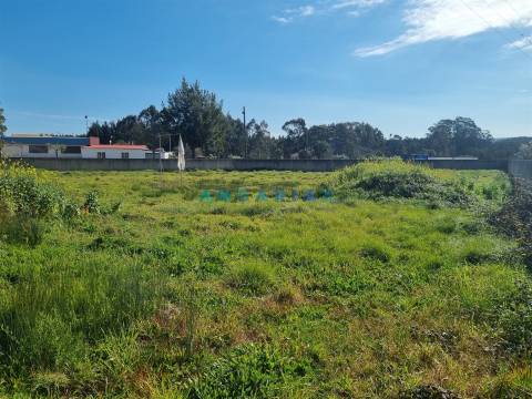 ANG726 - Terreno de 2500m2 para Venda em Porto de Mós