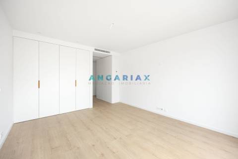 ANG765 - Apartamento T4 para Venda em Leiria