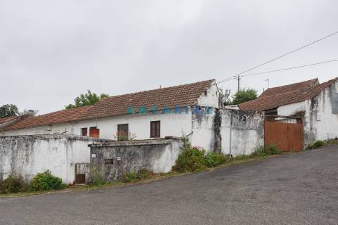 ANG836 - Moradia T2 para Venda em Arrimal, Porto de Mós