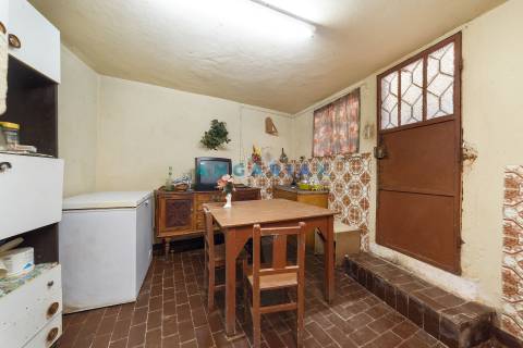 ANG836 - Moradia T2 para Venda em Arrimal, Porto de Mós