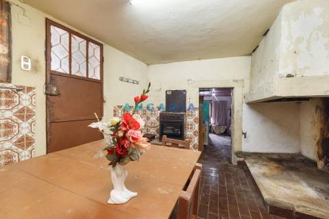 ANG836 - Moradia T2 para Venda em Arrimal, Porto de Mós