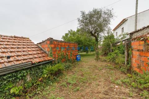 ANG836 - Moradia T2 para Venda em Arrimal, Porto de Mós