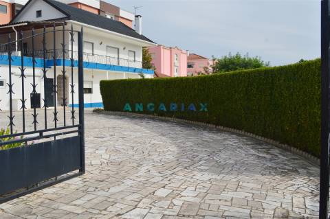 ANG900 - Moradia T3 + T2 + T1 para Venda no Entroncamento