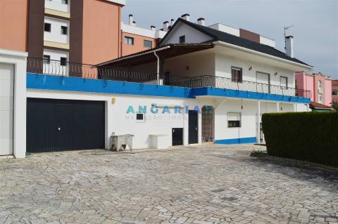 ANG900 - Moradia T3 + T2 + T1 para Venda no Entroncamento