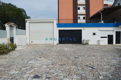 ANG900 - Moradia T3 + T2 + T1 para Venda no Entroncamento