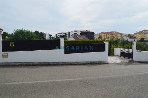 ANG900 - Moradia T3 + T2 + T1 para Venda no Entroncamento