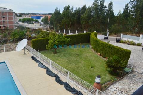 ANG900 - Moradia T3 + T2 + T1 para Venda no Entroncamento