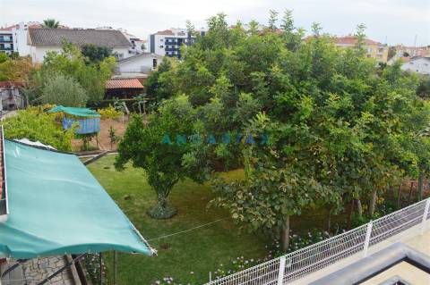 ANG900 - Moradia T3 + T2 + T1 para Venda no Entroncamento