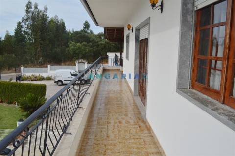 ANG900 - Moradia T3 + T2 + T1 para Venda no Entroncamento