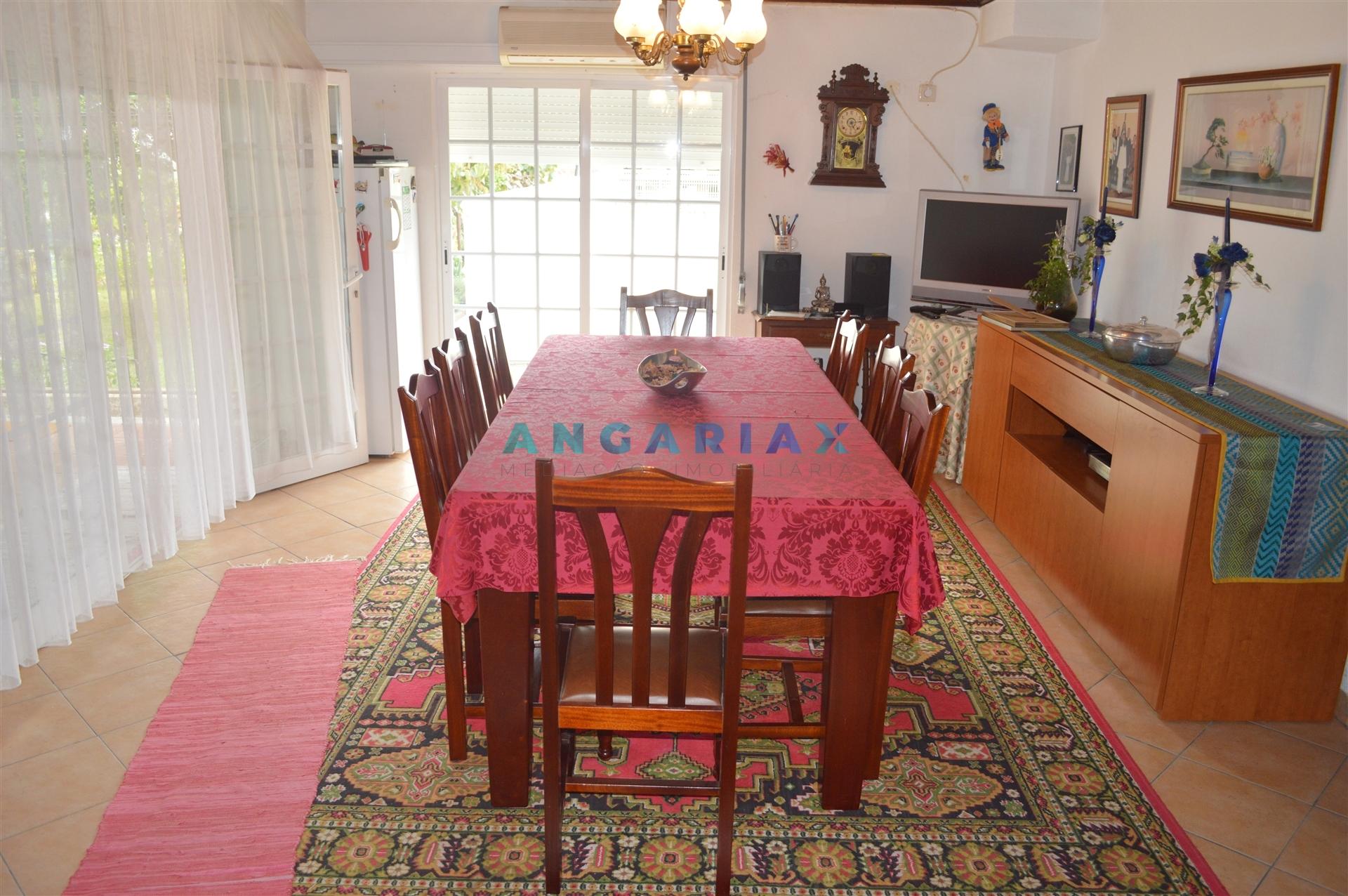 ANG900 - Moradia T3 + T2 + T1 para Venda no Entroncamento