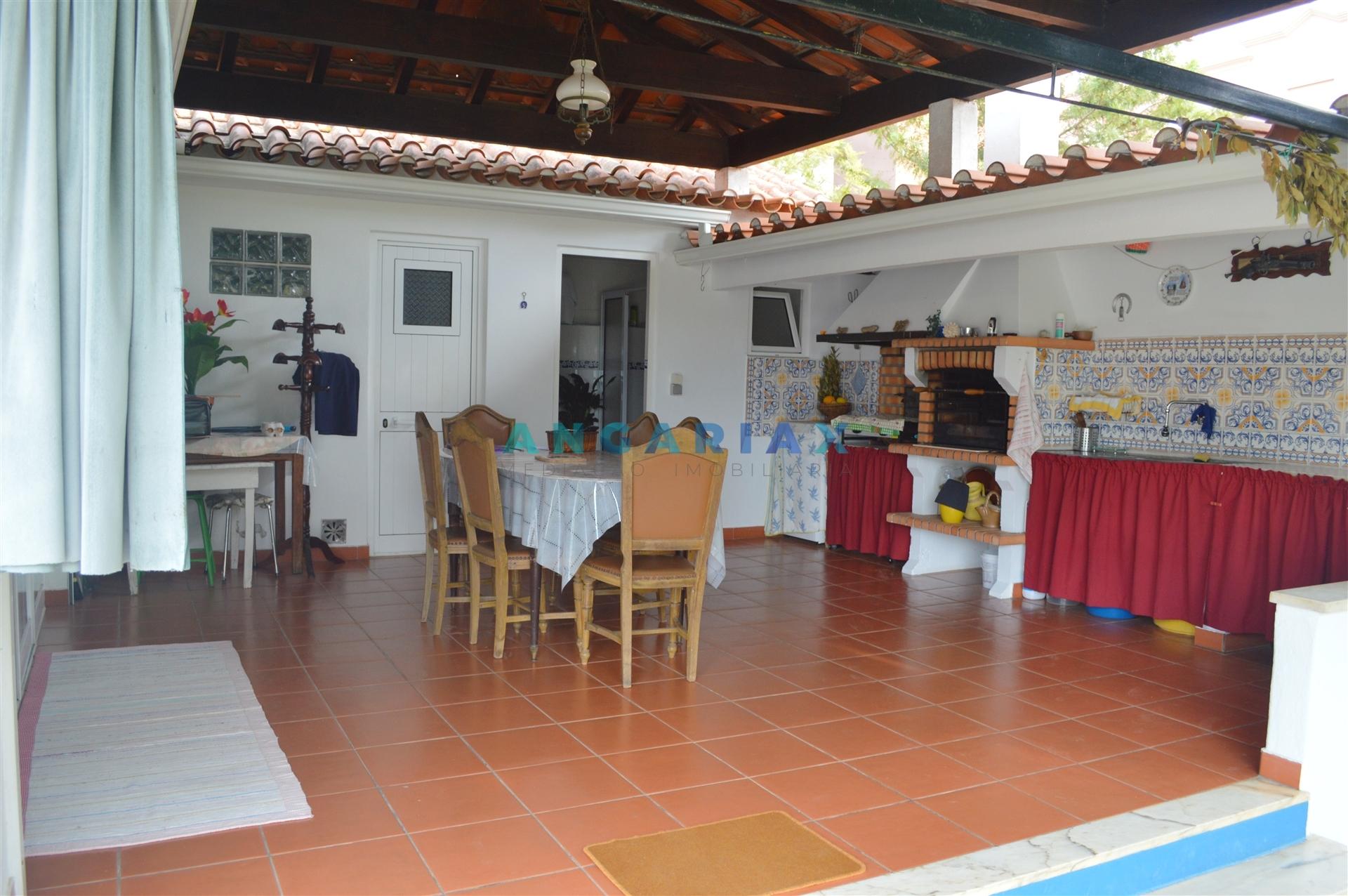 ANG900 - Moradia T3 + T2 + T1 para Venda no Entroncamento