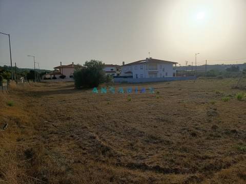 ANG902 - Terreno de 520m2 para Venda em Leiria