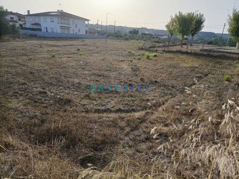 ANG902 - Terreno de 520m2 para Venda em Leiria