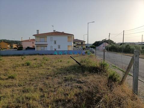 ANG903 - Terreno de 379m2 para Venda em Leiria