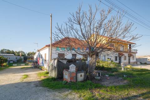 ANG977 - Moradia T4 para Venda em Porto de Mós