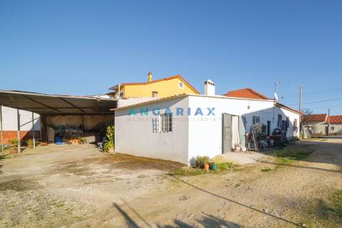 ANG977 - Moradia T4 para Venda em Porto de Mós