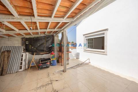 ANG987 - Prédio para Venda em Pedreiras, Porto de Mós, Leiria