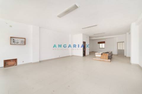 ANG1024 - Loja para Venda em Fátima, Ourém