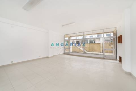 ANG1024 - Loja para Venda em Fátima, Ourém