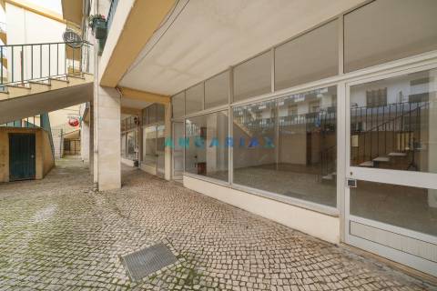 ANG1024 - Loja para Venda em Fátima, Ourém