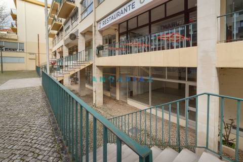 ANG1024 - Loja para Venda em Fátima, Ourém