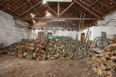 ANG1100 – Lagar para Venda em Alcaria, Porto de Mós